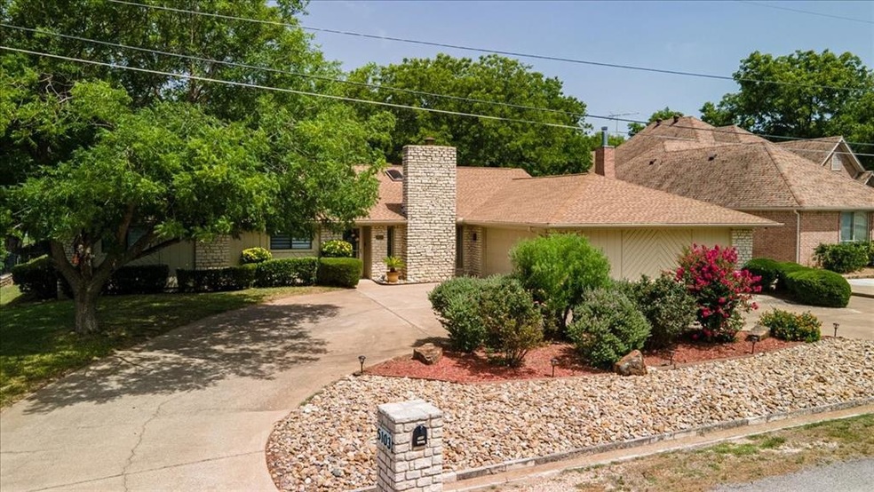 5103 Bueno Dr, Granbury, TX 76049 - photo 1