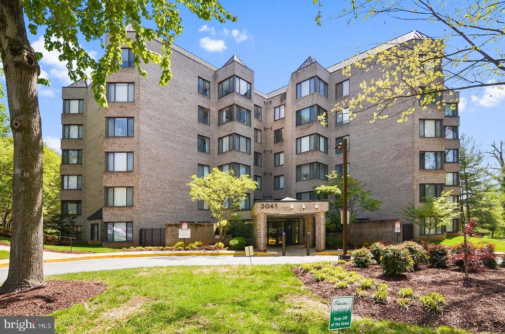 3041 Fallstaff Rd unit 403D, Baltimore, MD 21209 - photo 1