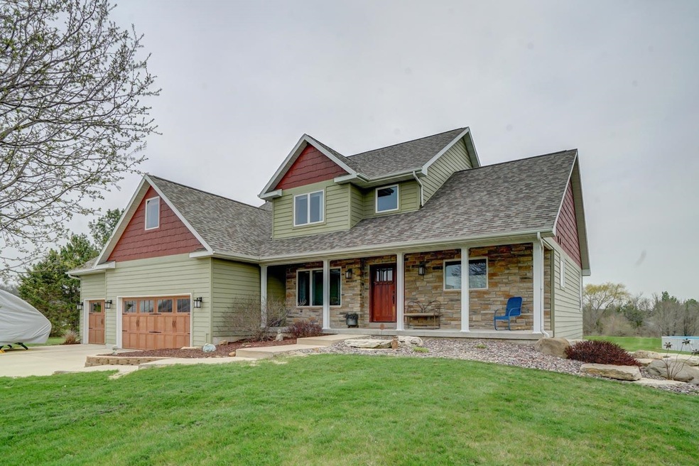 W2875 Pine Ridge Ct, Belleville, WI 53508 - photo 1