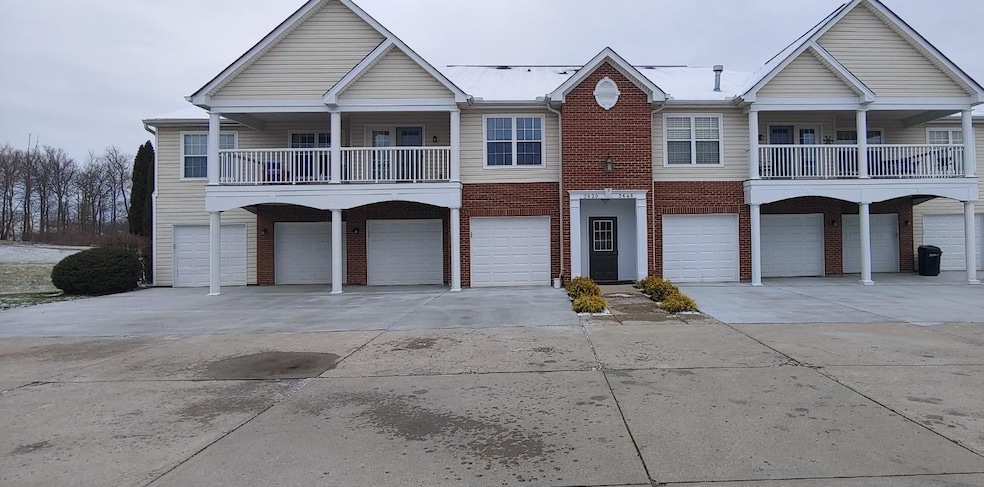 3644 Chestnut Park Ln unit 1, Cleves, OH 45002 - photo 1