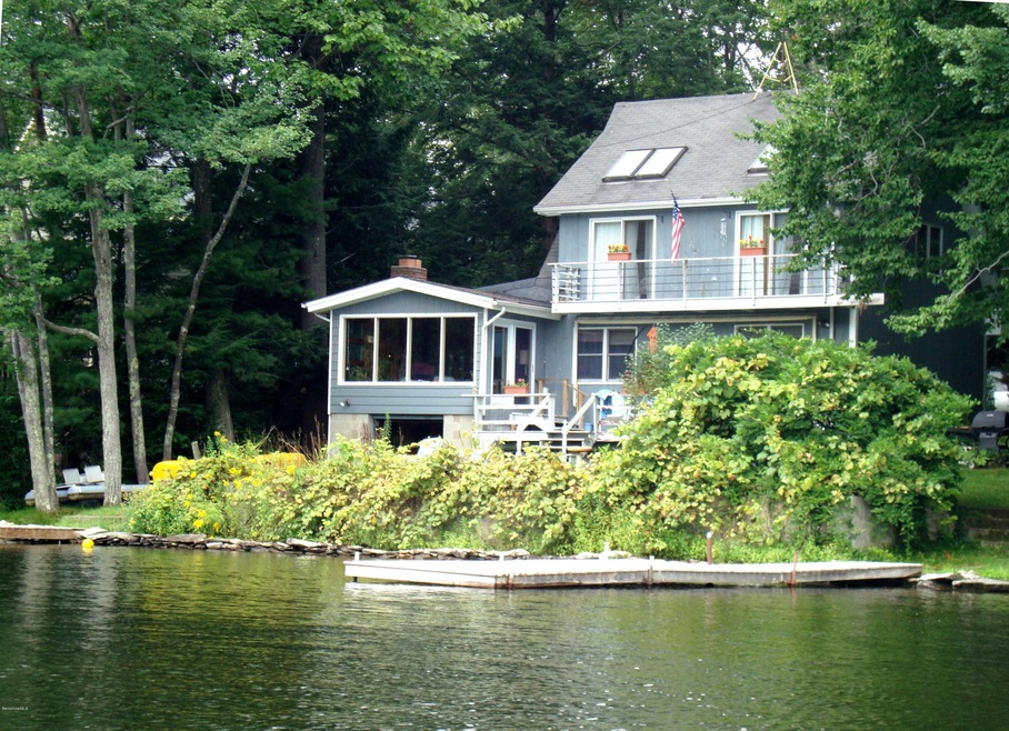 Lake Garfield Waterfront Cottage