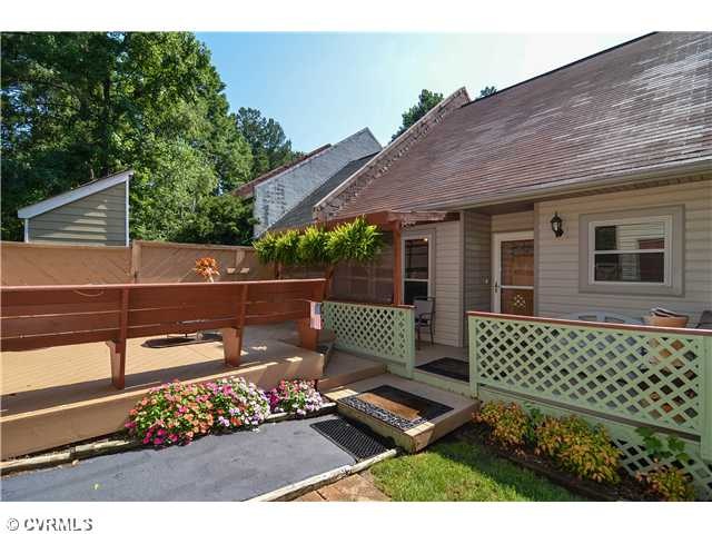 Exterior Front - Beautiful front entrance with par