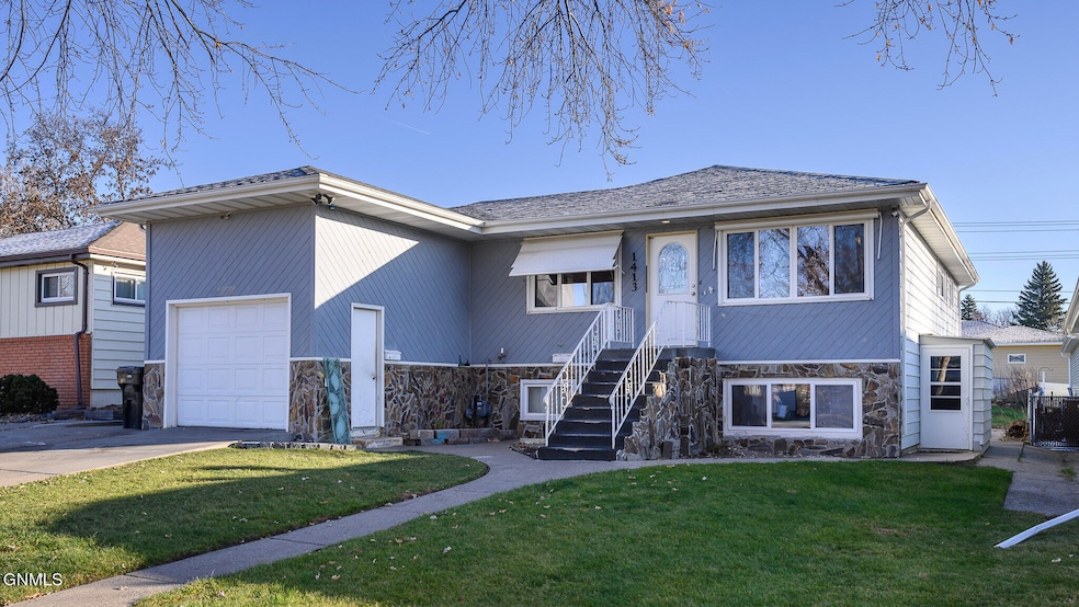 1413 N 18th St, Bismarck, ND 58501 - photo 1
