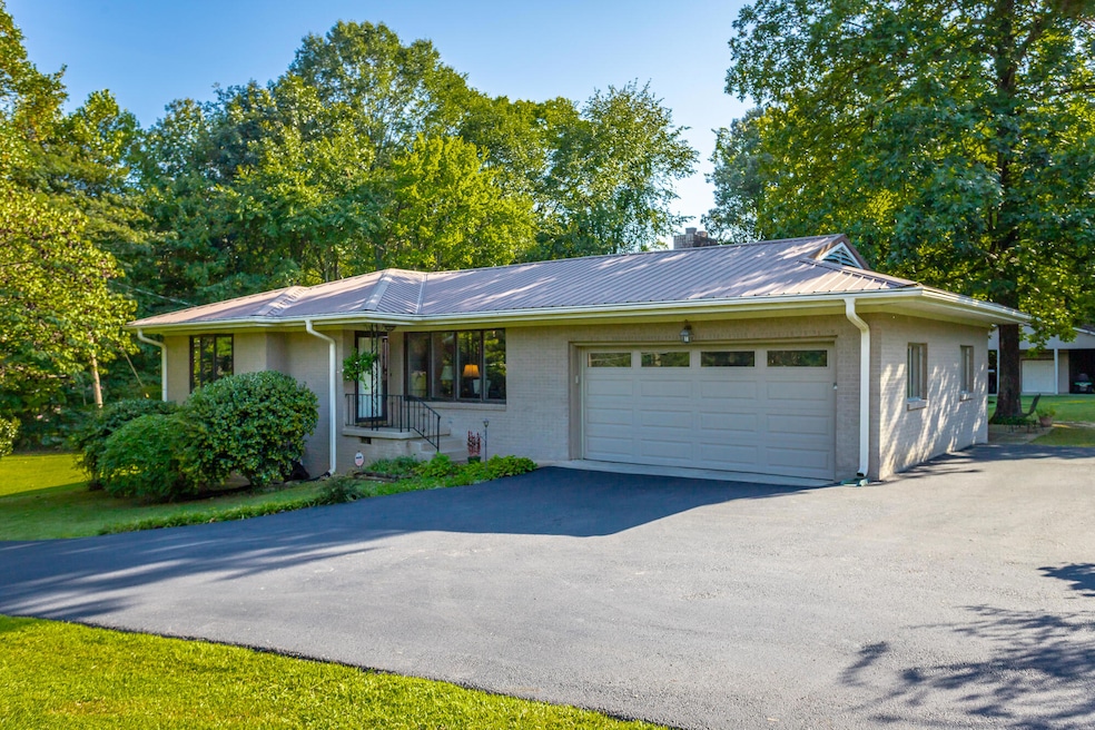 2014 Albermarle Dr, Hixson, TN 37343 - photo 1