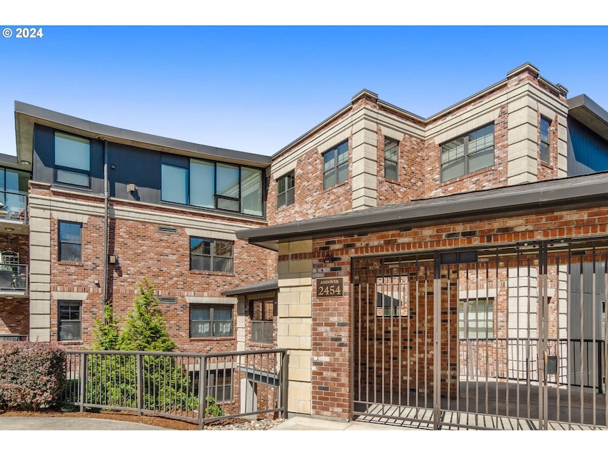 The Cambridge unit A104, Portland, OR 97210 - photo 1