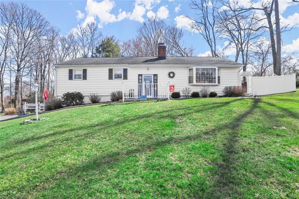 43 Grandview Dr, Trumbull, CT 06611 - photo 1