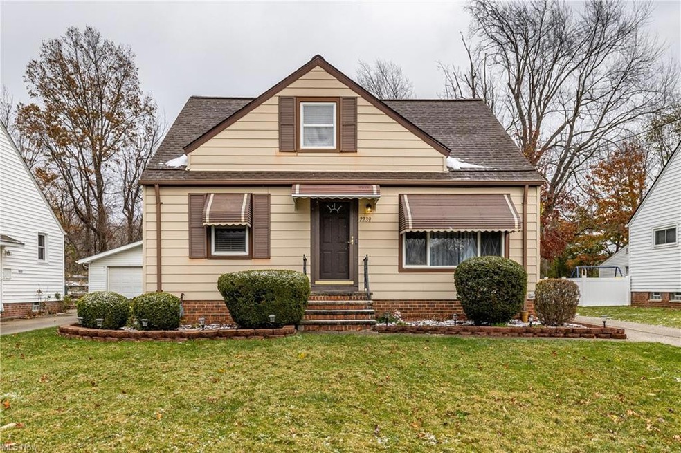 2239 Larchmont Dr, Wickliffe, OH 44092 - photo 1
