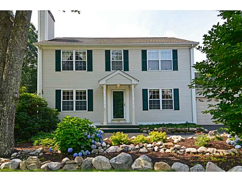 635 Chestnut Hill Rd, Wakefield, RI 02879 - photo 1