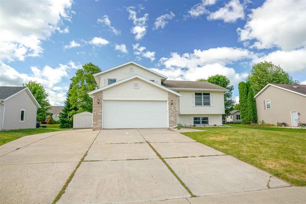 1138 S Perry Pkwy, Oregon, WI 53575 - photo 1