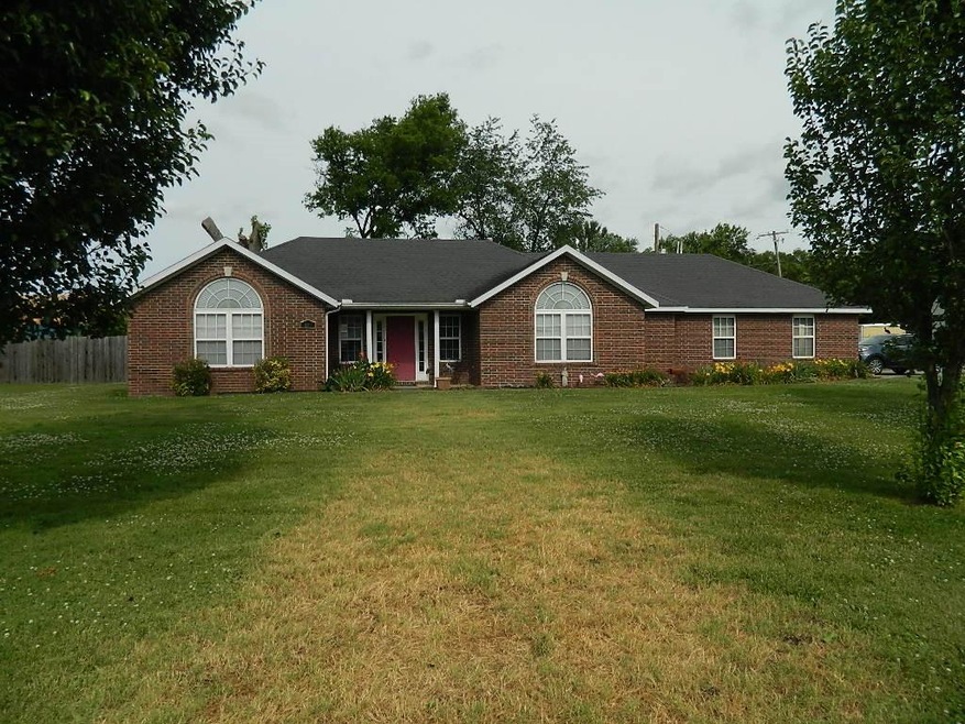 107 S Baggett St, Prairie Grove, AR 72753 - photo 1