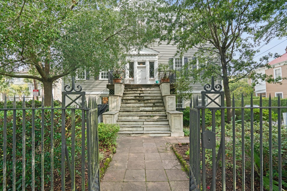 84 Bull St B Exterior Front
