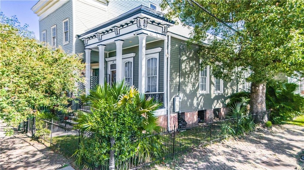 1630 Robert C Blakes Sr Dr, New Orleans, LA 70130 - photo 1