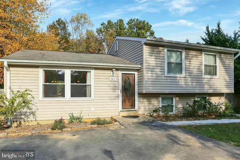 5912 Peregrine Dr, Burke, VA 22015 - photo 1