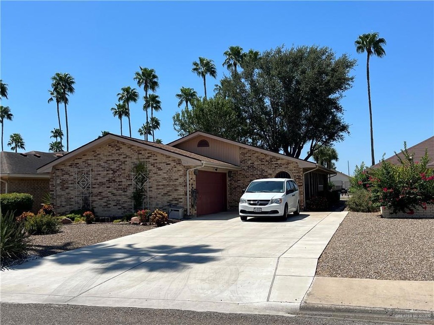 915 Citrus Dr, Alamo, TX 78516 - photo 1