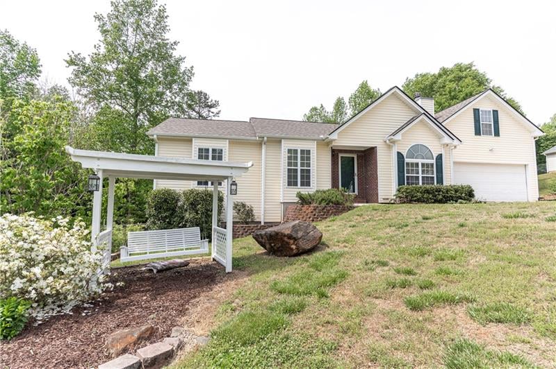 645 Rosebud Ln, Winder, GA 30680 - photo 1