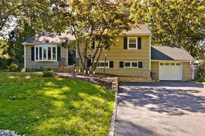 4 Maple St, Morris Plains, NJ 07950 - photo 1