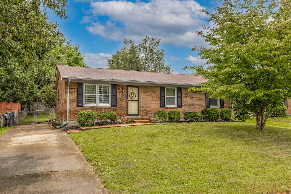 3840 Joshua Cir, Lexington, KY 40514 - photo 1