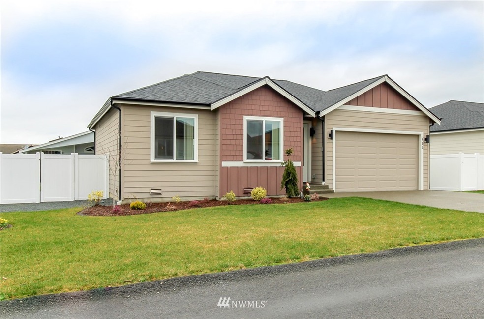 405 Oak St SW, Orting, WA 98360 - photo 1