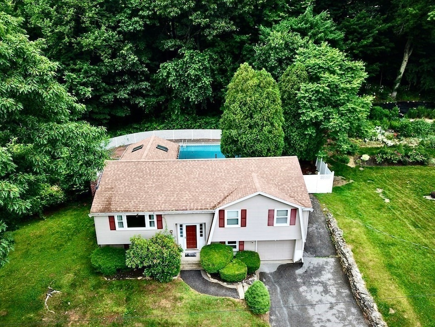 106 Bumble Bee Cir, Shrewsbury, MA 01545 - photo 1