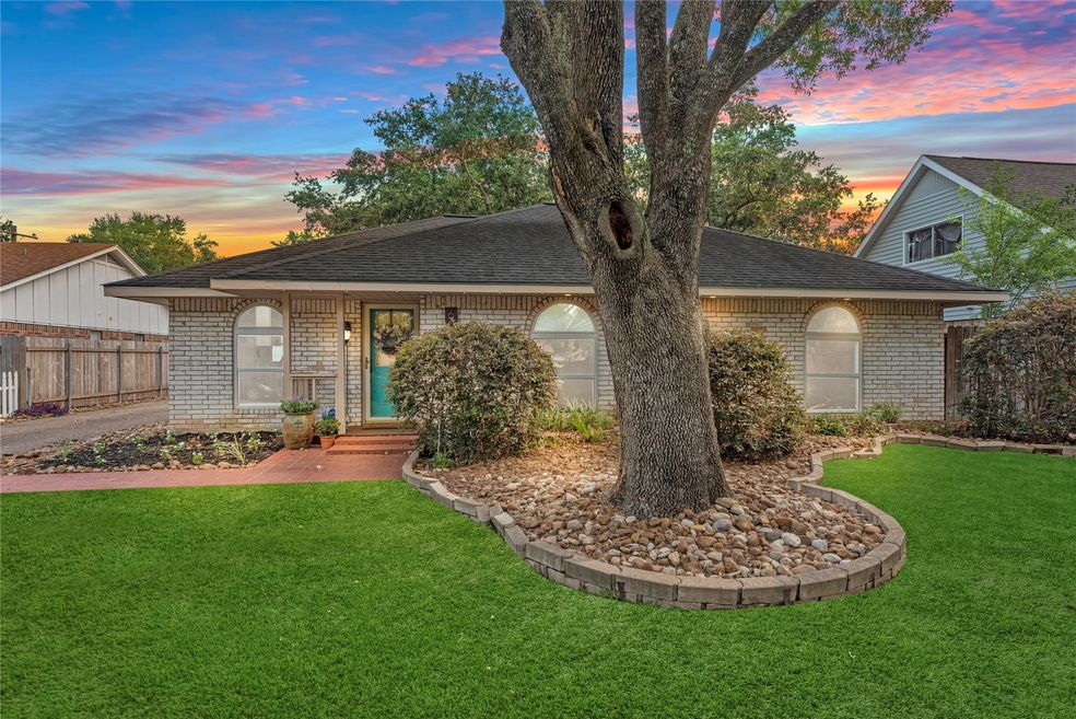 6010 Acorn St, Houston, TX 77092 - photo 1