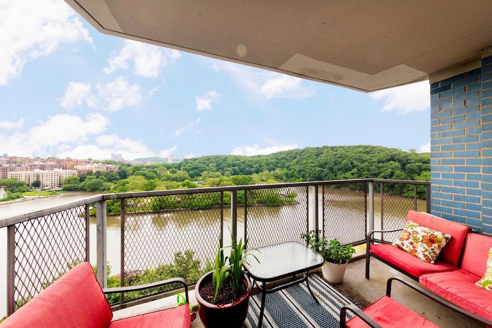 The Blue Building unit 4F, Bronx, NY 10463 - photo 1