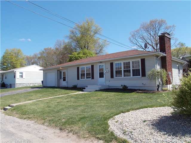 102 Dan Parker Dr, Waterbury, CT 06704 - photo 1