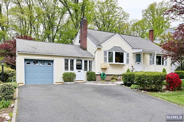 521 Lafayette Ave, Wyckoff, NJ 07481 - photo 1