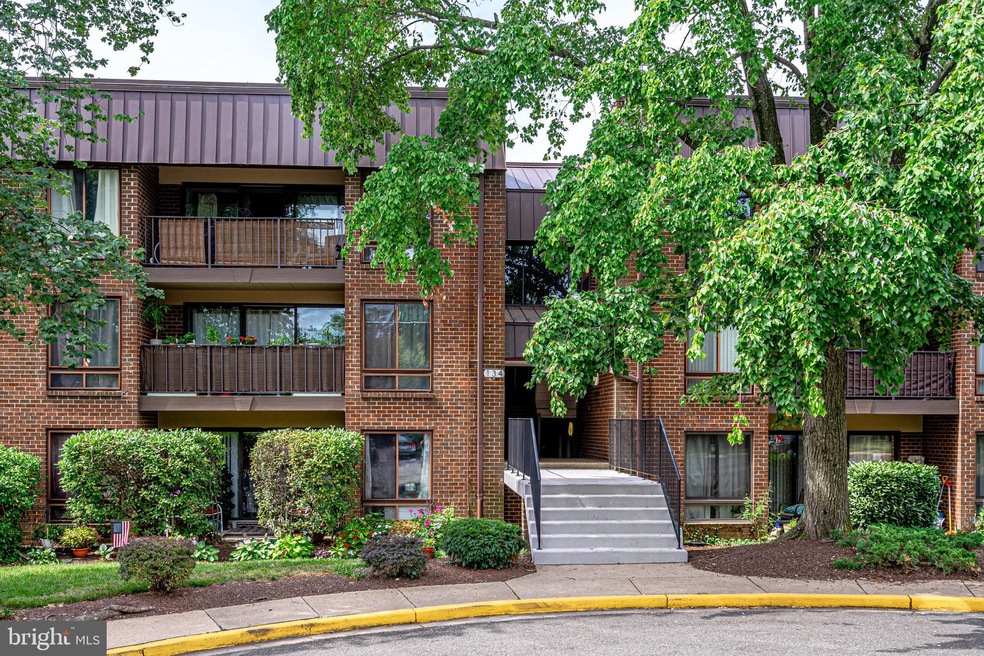 134 Roberts Ln unit 302, Alexandria, VA 22314 - photo 1