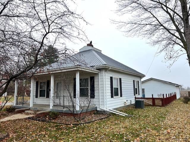 102 W Logan St, Rushville, IL 62681 - photo 1
