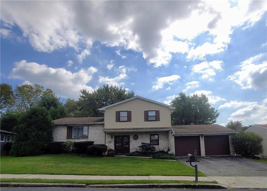 1715 Elmhurst Dr, Whitehall, PA 18052 - photo 1