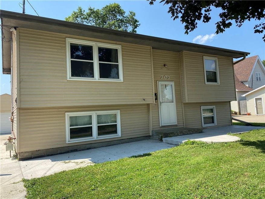 707 N 8th Ave E, Newton, IA 50208 - photo 1