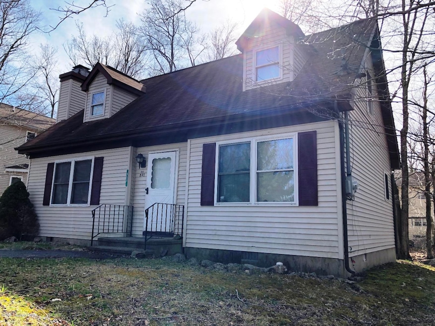 958 Country Place Dr, Tobyhanna, PA 18466 - photo 1