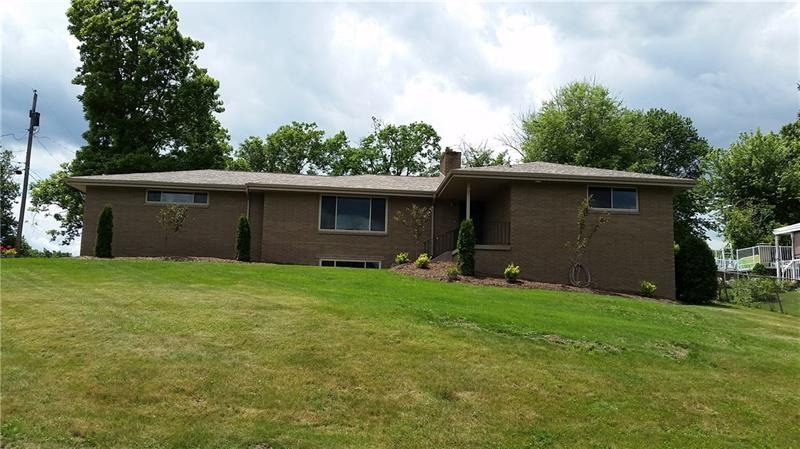 Sprawling renovated ranch style living!