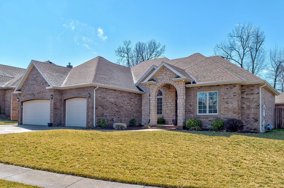878 W Chestnut Bend Cir, Nixa, MO 65714 - photo 1