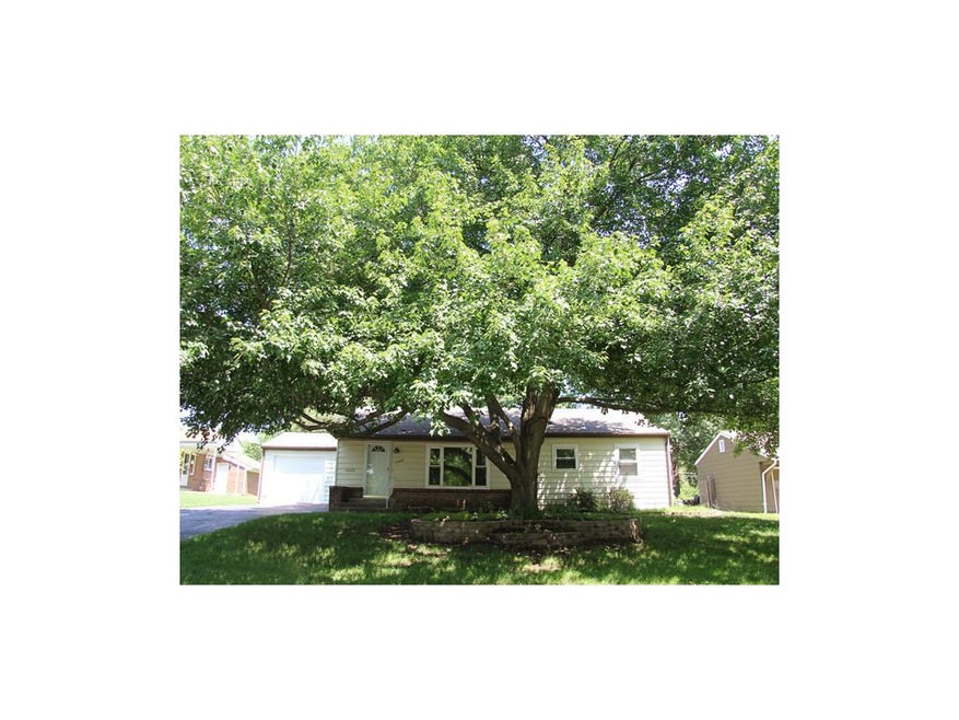 SWEEEEEET Ranch in Merriam.  Updated & Move in Rea