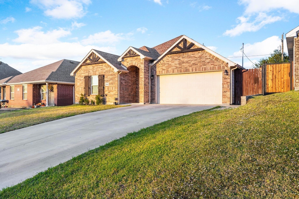 2614 NW 22nd St, Fort Worth, TX 76106 - photo 1