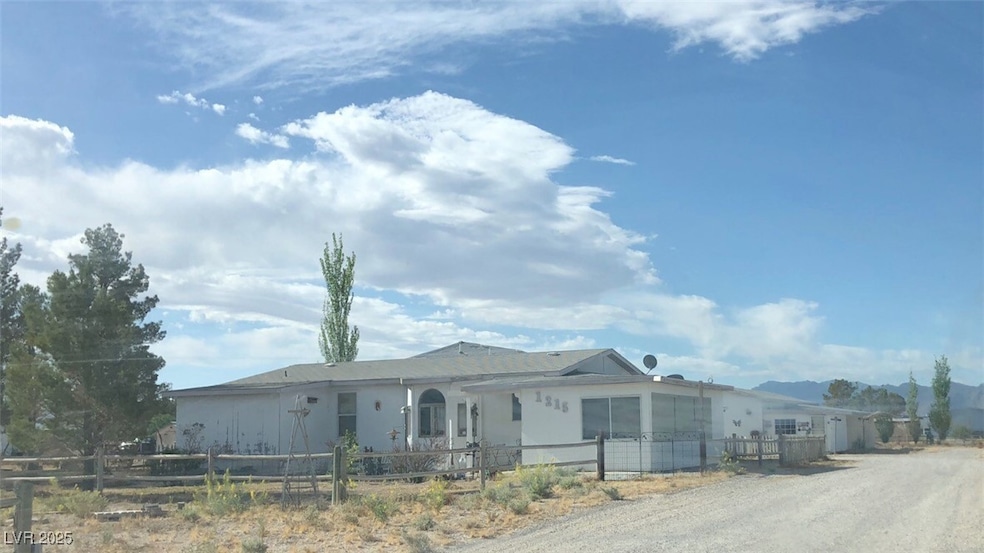 View of front facade with a fenced front yard