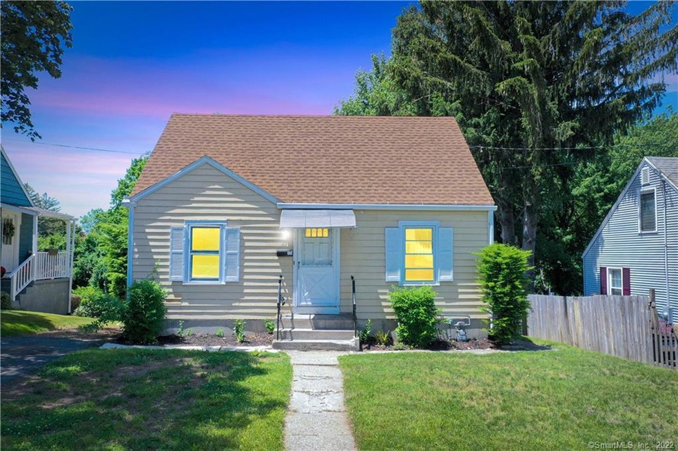 25 Macarthur Dr, Waterbury, CT 06704 - photo 1