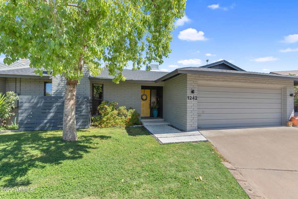 1242 E Royal Palm Cir, Phoenix, AZ 85020 - photo 1