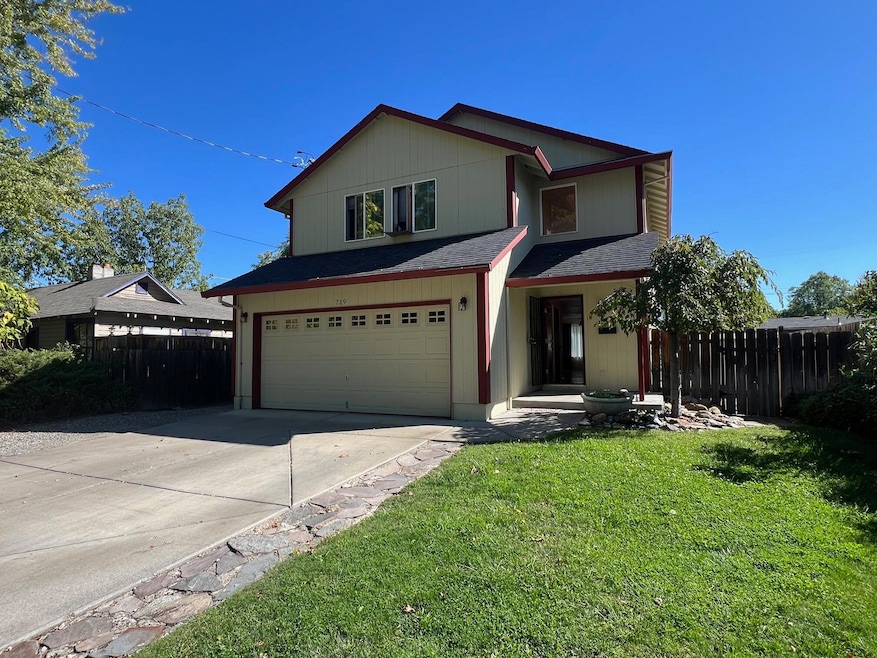 719 Newtown St, Medford, OR 97501 - photo 1