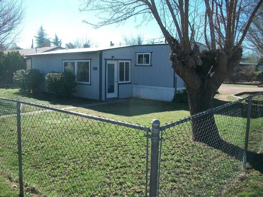207 W Pecan