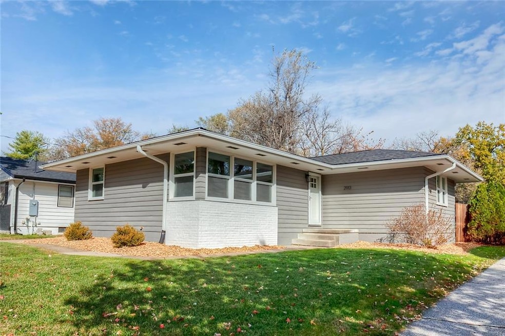 2913 Meadow Ln, West Des Moines, IA 50265 - photo 1