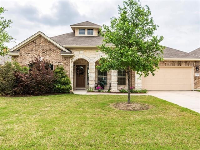 Beautiful curb appeal!