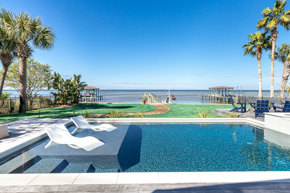 Panoramic bay views