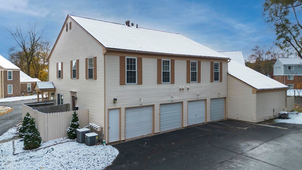 276 1st St unit 12, Rochester, MI 48307 - photo 1