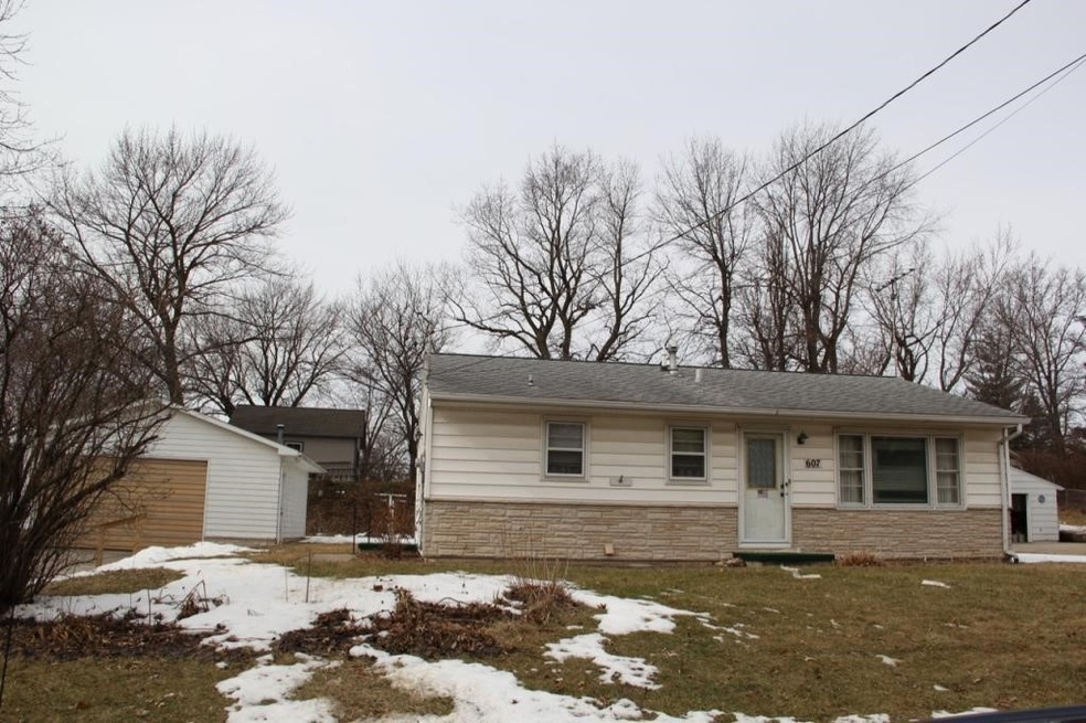607 E 6th St S, Newton, IA 50208 - photo 1