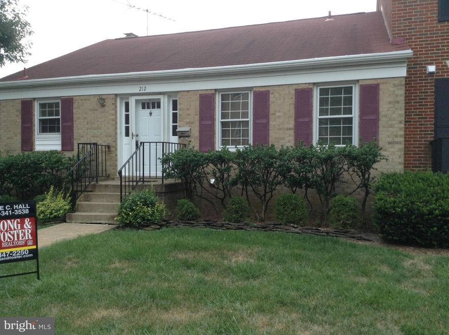 212 Leeds Ct E, Warrenton, VA 20186 - photo 1