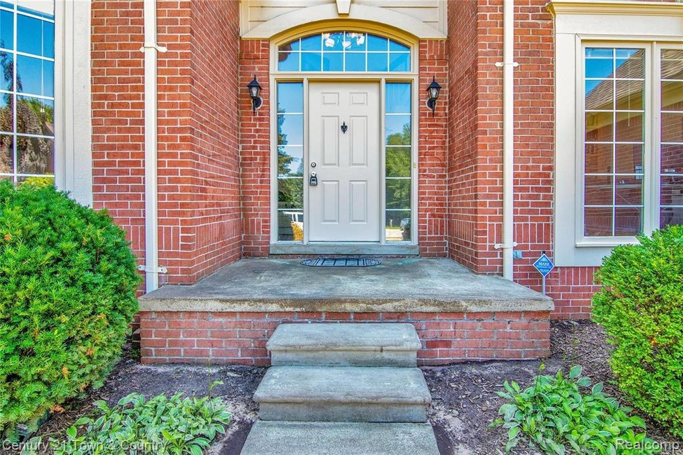 4032 Coventry Dr, Auburn Hills, MI 48326 - photo 1