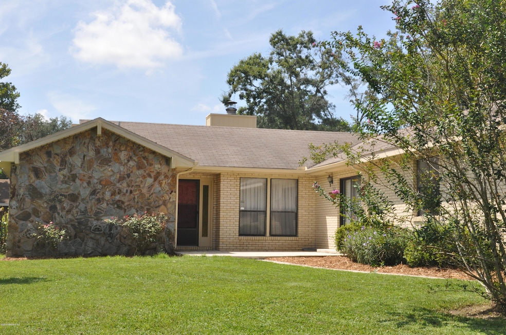 7232 Holiday Hill Cir N, Jacksonville, FL 32216 - photo 1