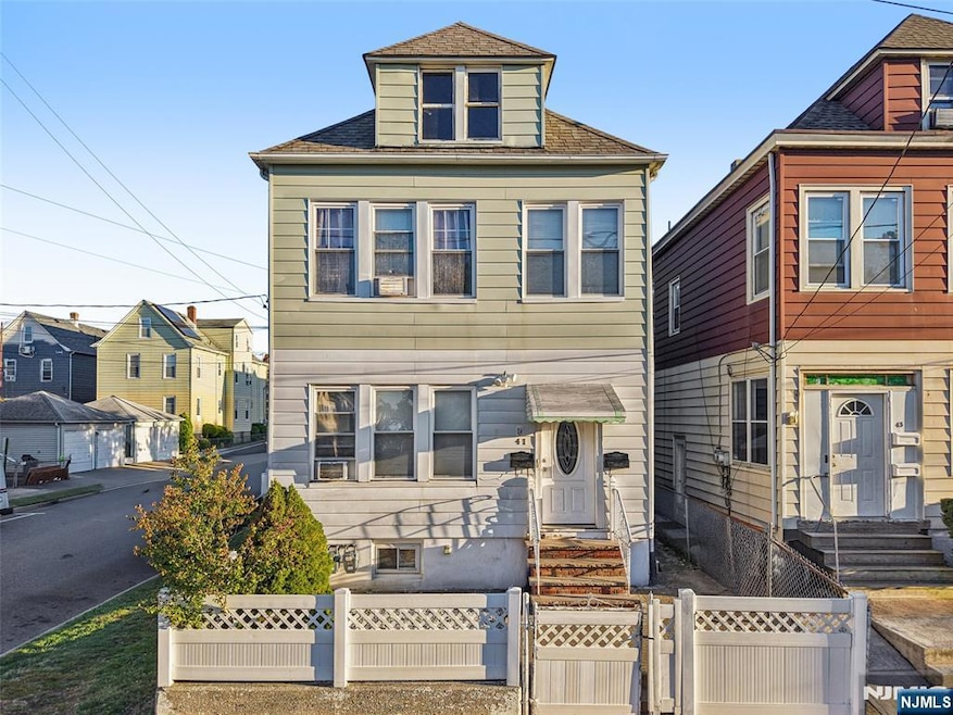 Pending $619,000 • Co-Listing Agent